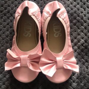 Kids pink shoes